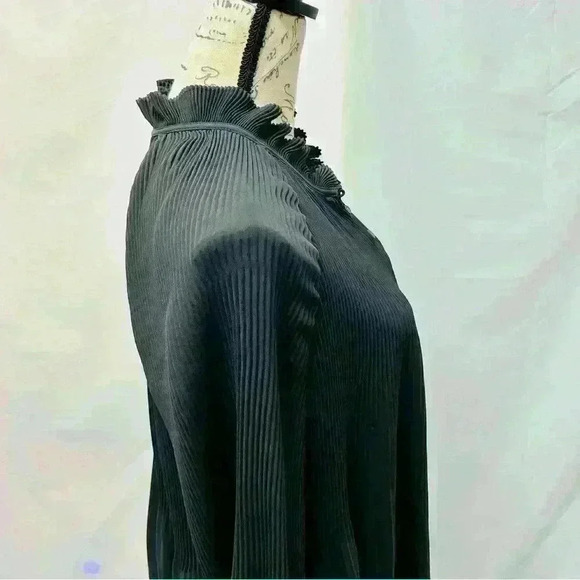 Banana Republic Charcoal Pleat Polyester Long Sleeve Size Medium Blouse - Picture 11 of 16